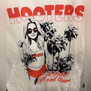 Hooters Men's T-shirt Beach Babes and Beer size Large and medium